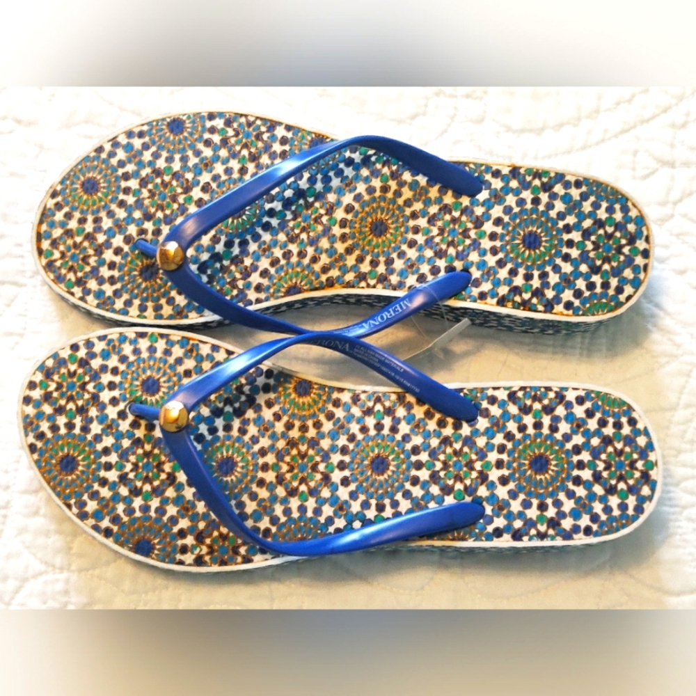 New blue flip flops. - Picture 8 of 11